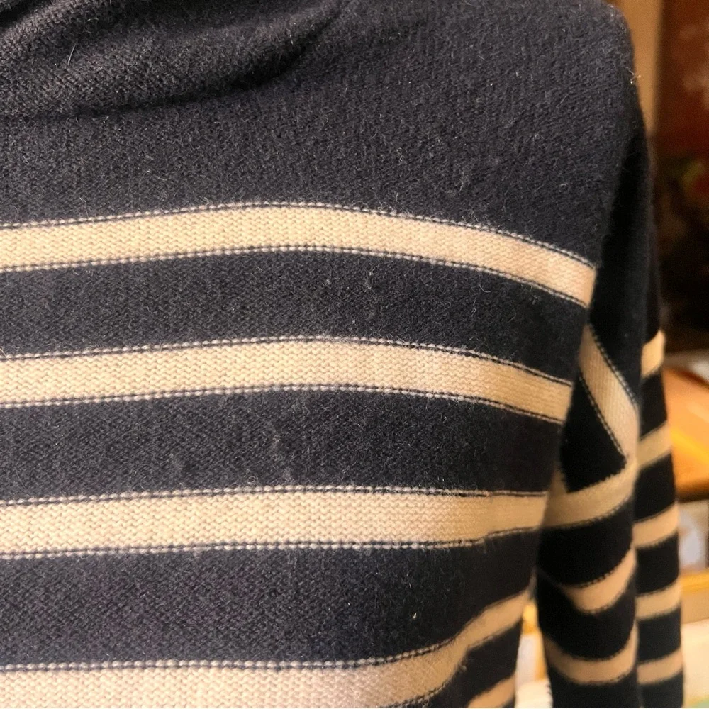 Vince 100% Cashmere Striped Blue White Hooded Sweater size Medium - Picture 5 of 9